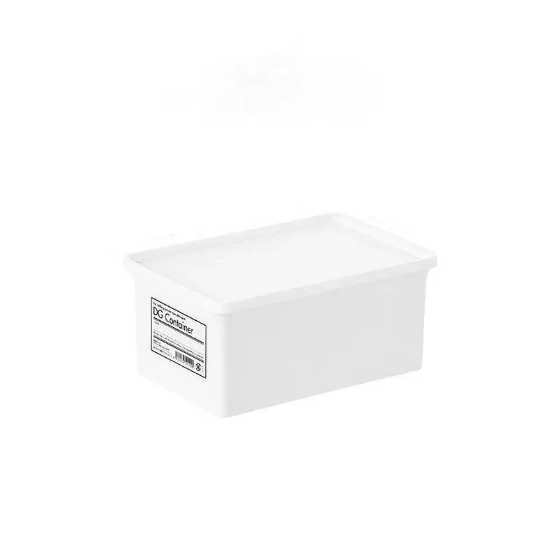 Boite en plastique blanc