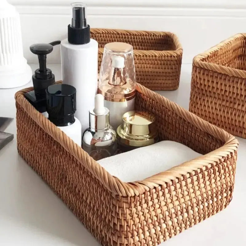 Désencombrez votre maison avec notre grand panier en osier. Élégant, spacieux et naturel, idéal pour ranger toutes vos affaires du quotidien