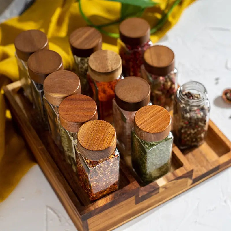 Bocaux en verre avec couvercle en acacia.